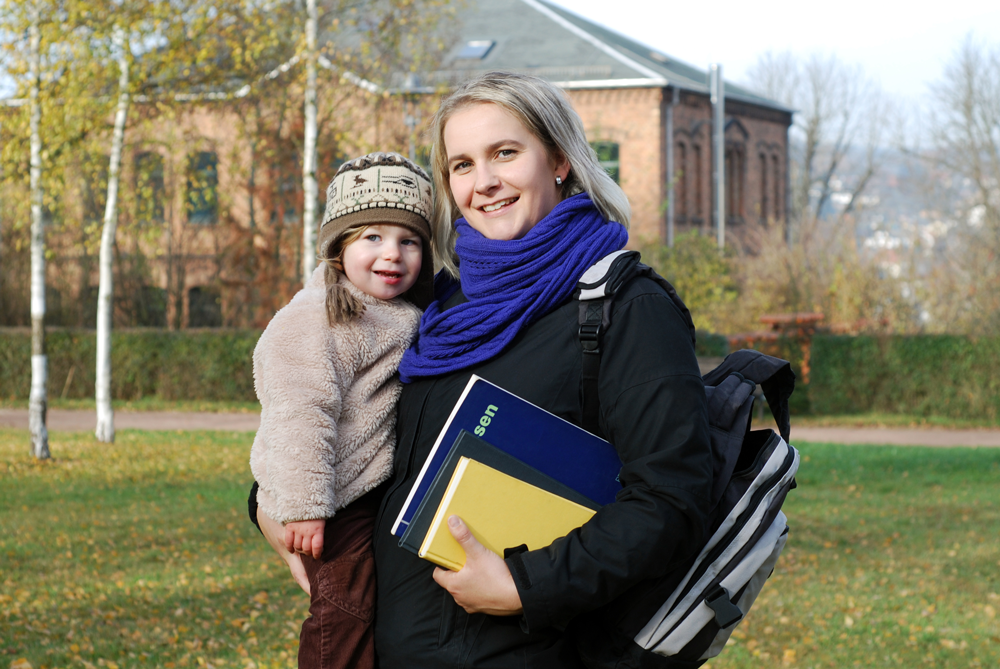 Mother-in-College-with-Child