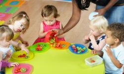 toddlers_eating_at_center_table_iStock-163524585